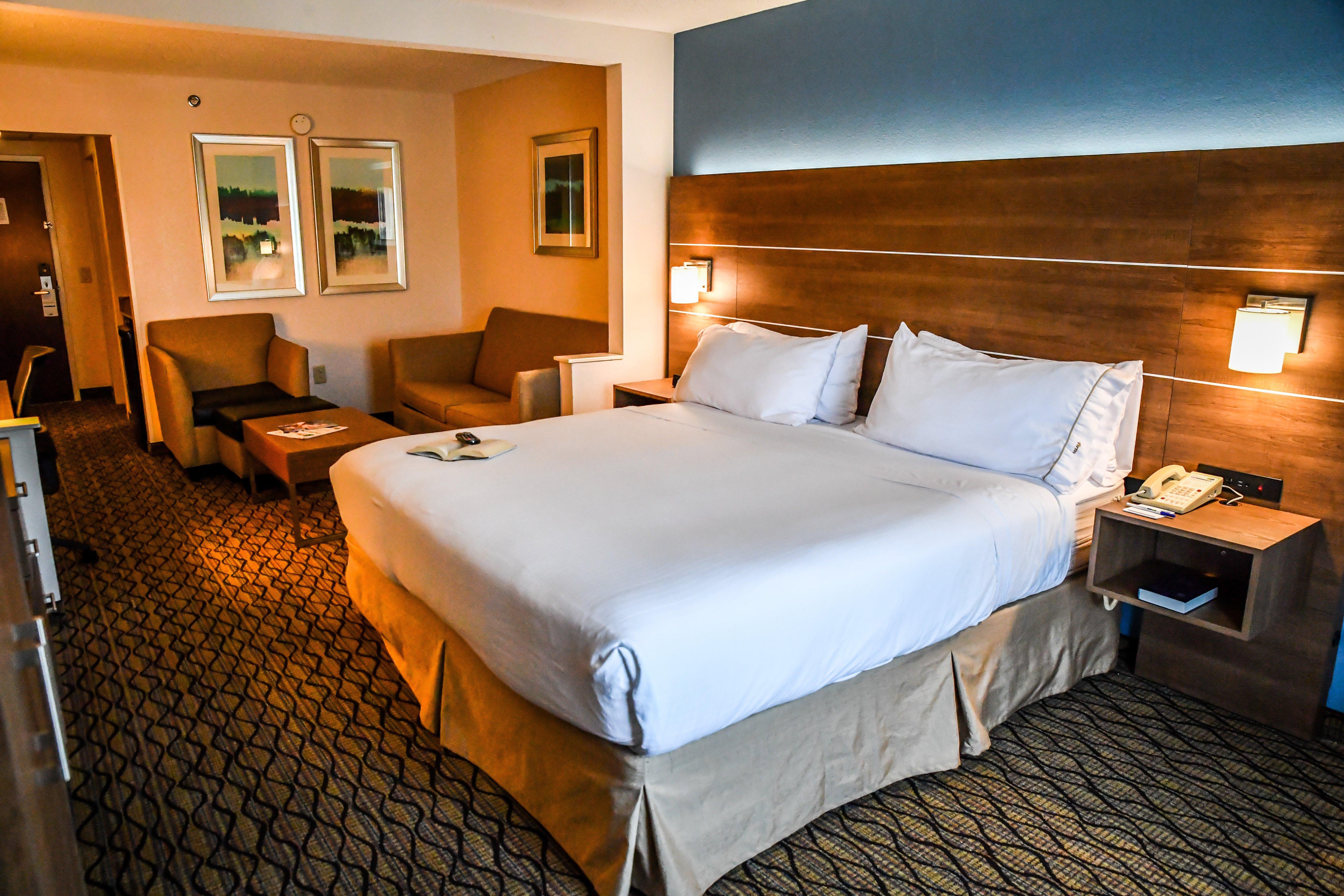 Holiday Inn Express Hotel & Suites - Concord By Ihg Каннаполис Экстерьер фото